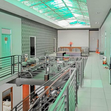 Urbanview Hotel Bagoes Sintang By Reddoorz Zewnętrze zdjęcie