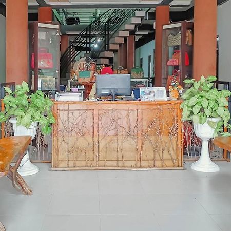 Urbanview Hotel Bagoes Sintang By Reddoorz Zewnętrze zdjęcie