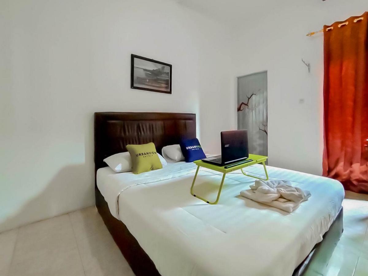 Urbanview Hotel Bagoes Sintang By Reddoorz Zewnętrze zdjęcie