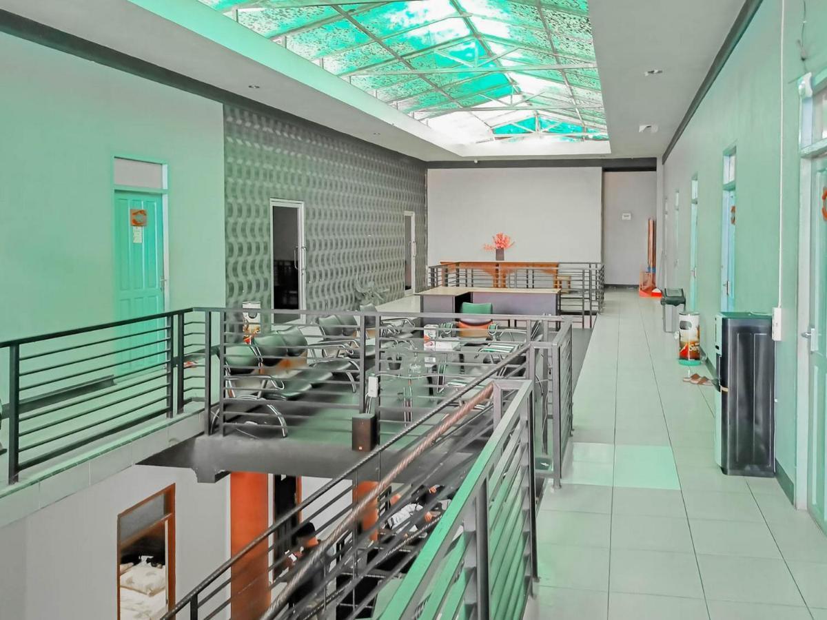 Urbanview Hotel Bagoes Sintang By Reddoorz Zewnętrze zdjęcie