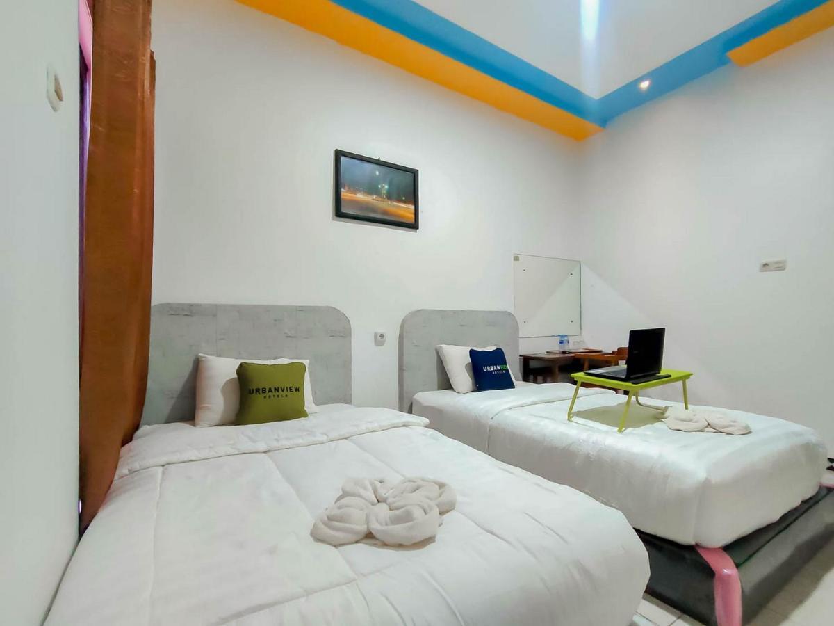 Urbanview Hotel Bagoes Sintang By Reddoorz Zewnętrze zdjęcie