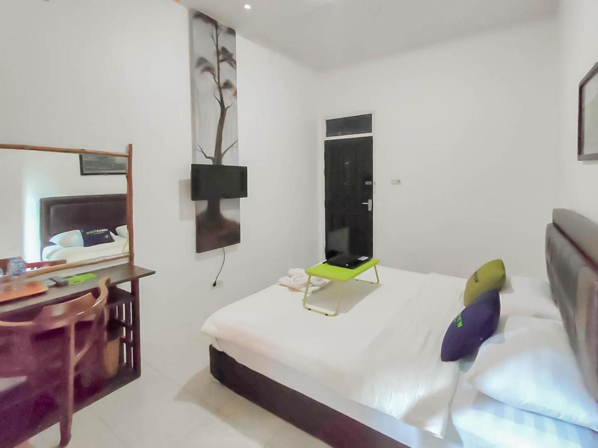 Urbanview Hotel Bagoes Sintang By Reddoorz Zewnętrze zdjęcie
