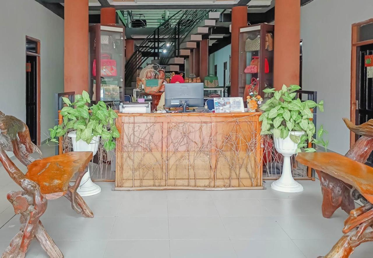 Urbanview Hotel Bagoes Sintang By Reddoorz Zewnętrze zdjęcie