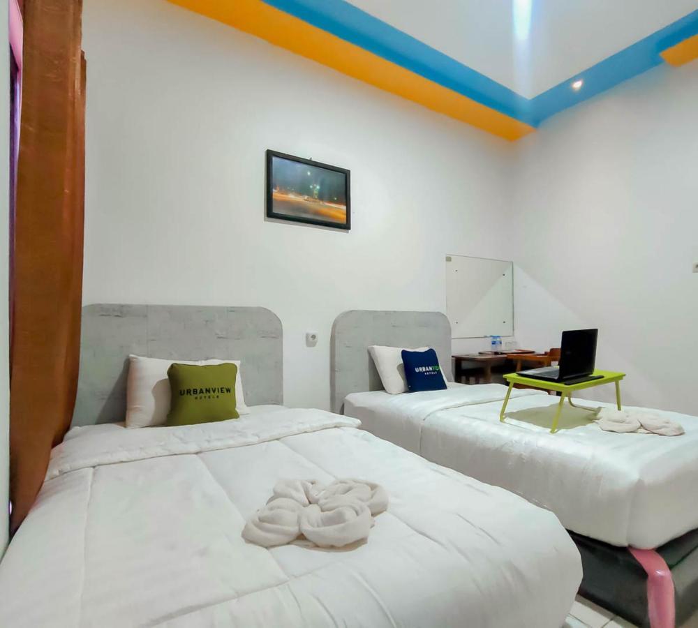 Urbanview Hotel Bagoes Sintang By Reddoorz Zewnętrze zdjęcie