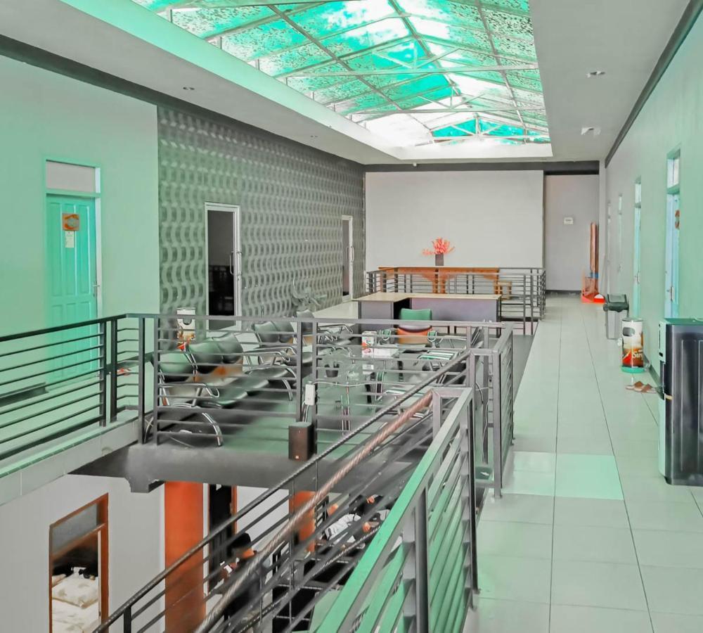 Urbanview Hotel Bagoes Sintang By Reddoorz Zewnętrze zdjęcie