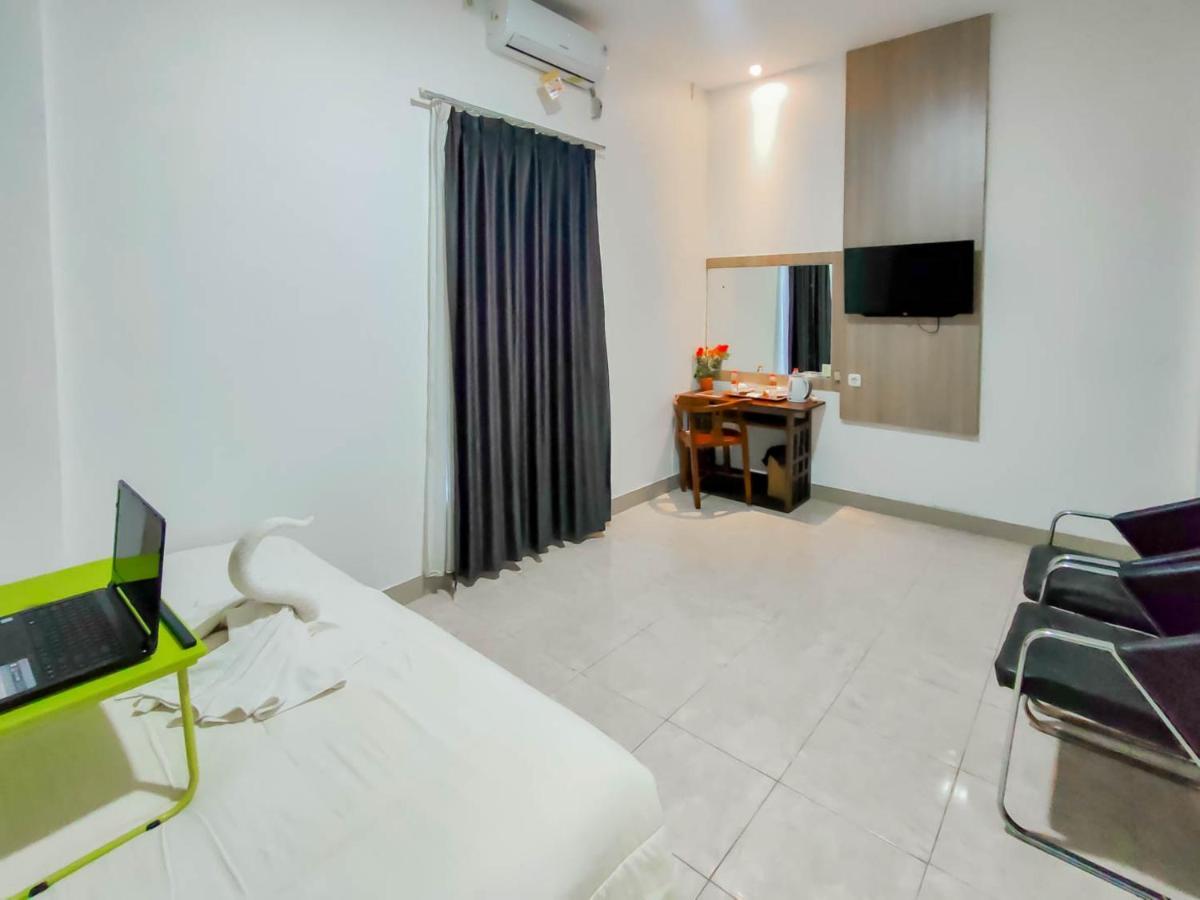 Urbanview Hotel Bagoes Sintang By Reddoorz Zewnętrze zdjęcie