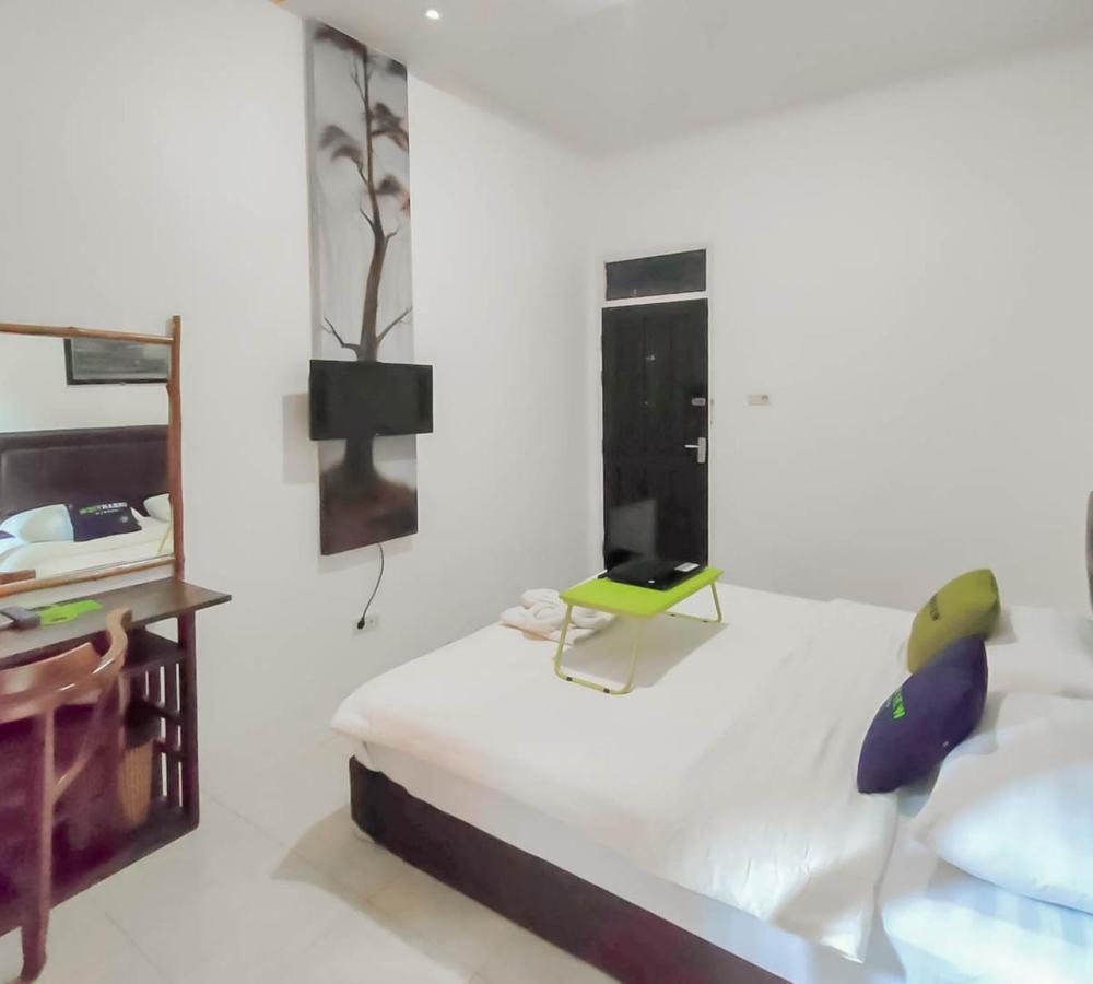 Urbanview Hotel Bagoes Sintang By Reddoorz Zewnętrze zdjęcie