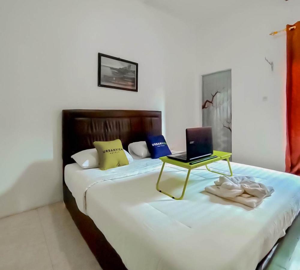 Urbanview Hotel Bagoes Sintang By Reddoorz Zewnętrze zdjęcie