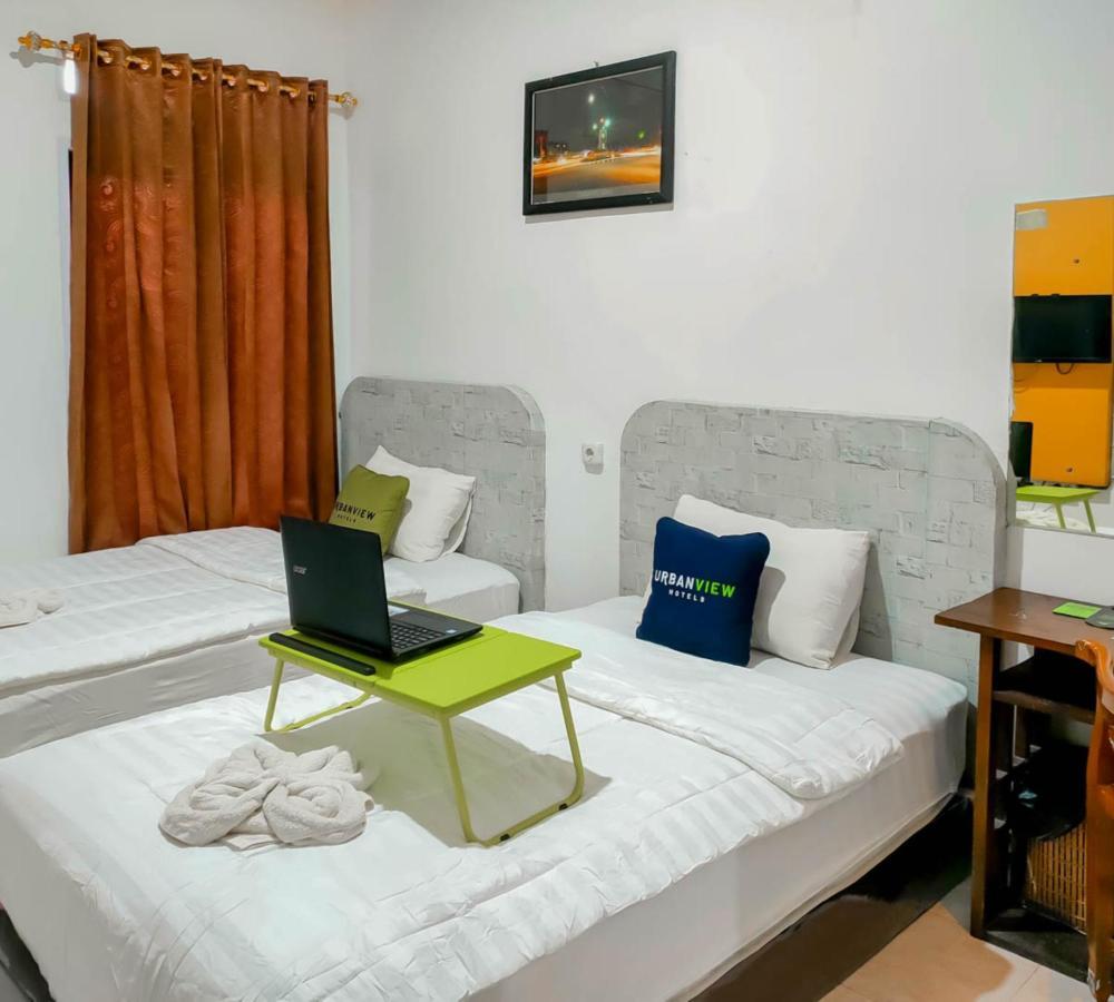 Urbanview Hotel Bagoes Sintang By Reddoorz Zewnętrze zdjęcie