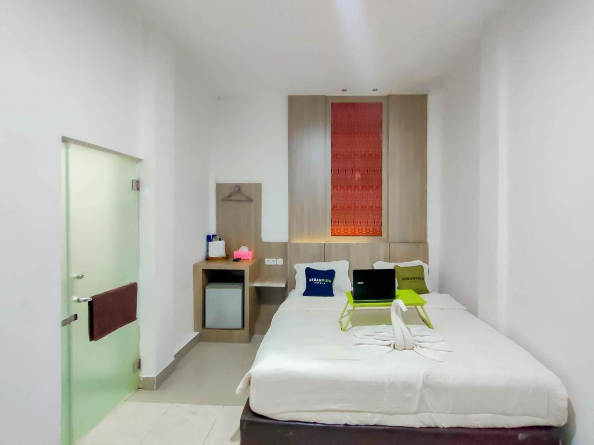 Urbanview Hotel Bagoes Sintang By Reddoorz Zewnętrze zdjęcie